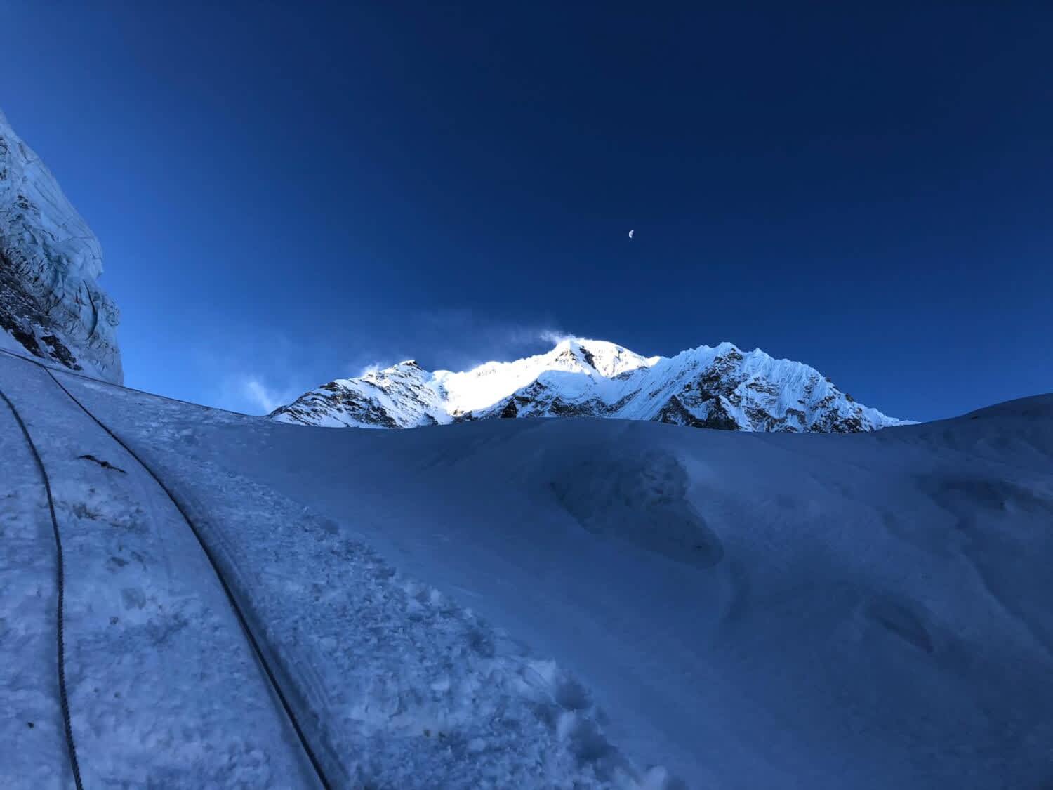The Serene Beauty of Mountain Peaks